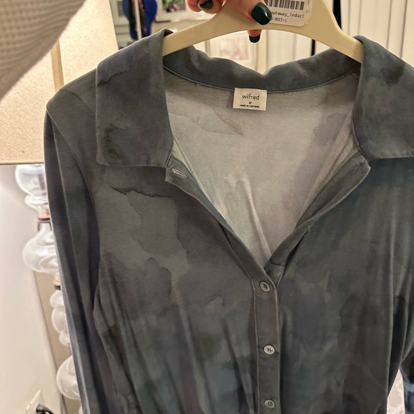 Wilfred free - aritzia blue watercolor button down - Picture 2 of 3